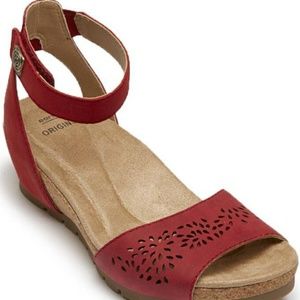 Earth Origins Kendra Krystal 9 Wide Sandal